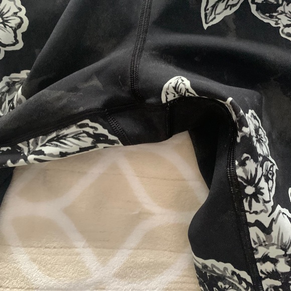 Lululemon leggings - Picture 3 of 4